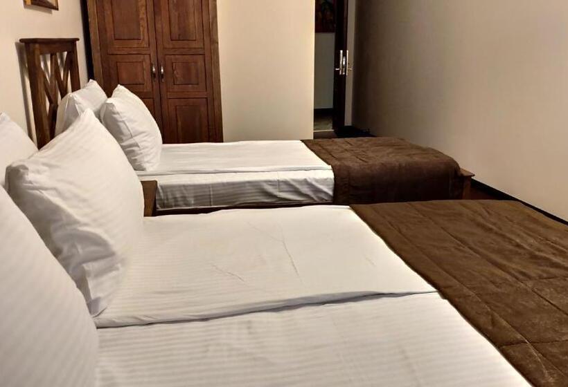 اتاق لوکس سه تخته, Maajid Boutique