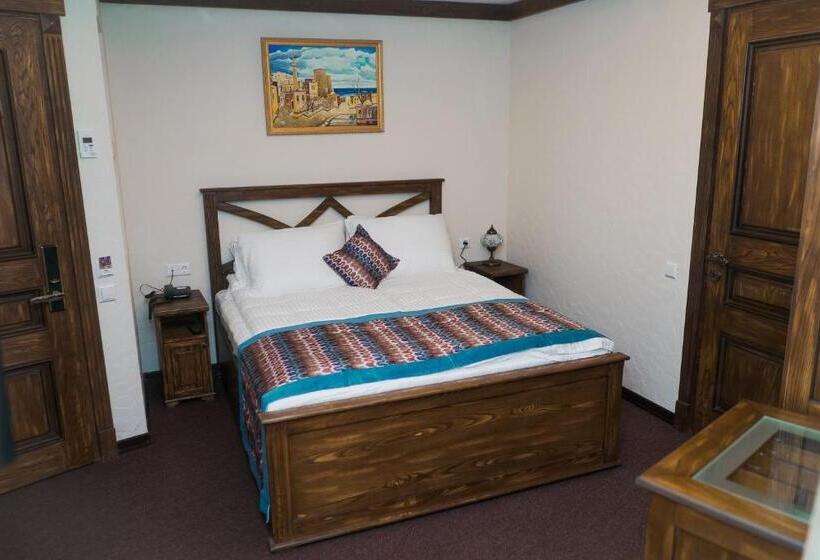 اتاق اکونومی, Maajid Boutique