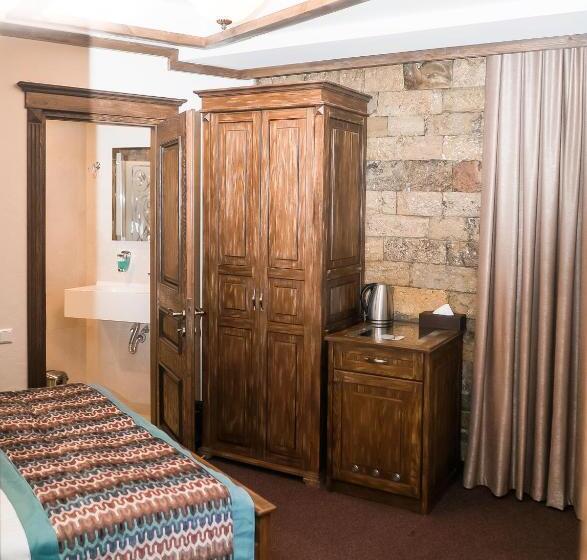 اتاق اکونومی, Maajid Boutique