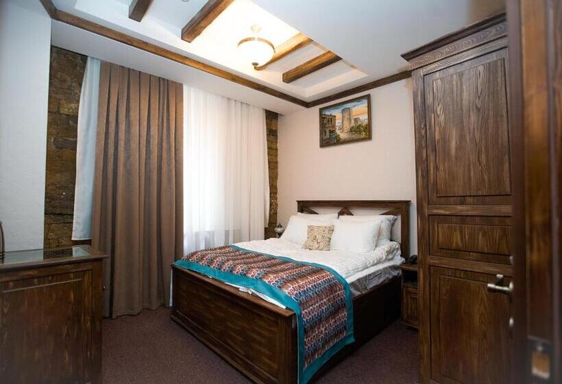 اتاق اکونومی, Maajid Boutique