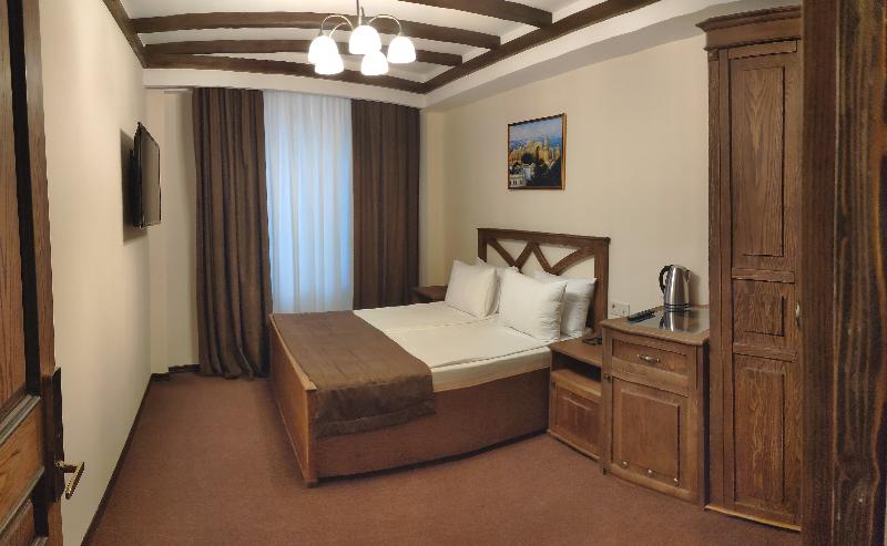 اتاق لوکس, Maajid Boutique