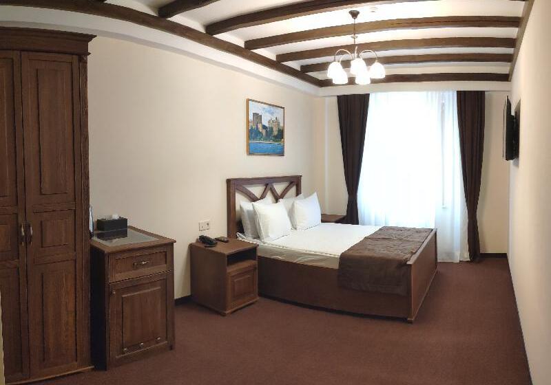 اتاق لوکس, Maajid Boutique