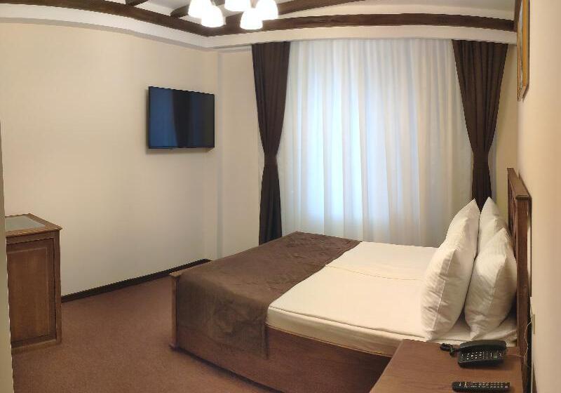 اتاق لوکس, Maajid Boutique