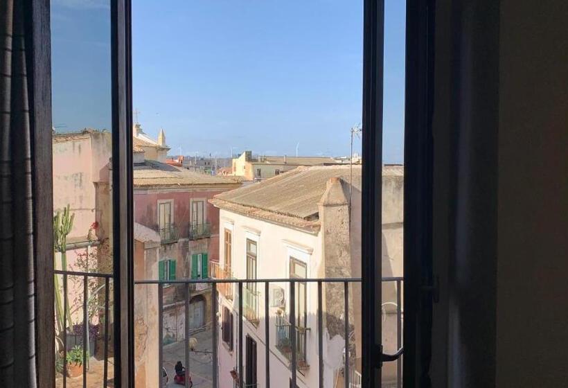 اتاق استاندارد سه نفره, Casa Di Chiara