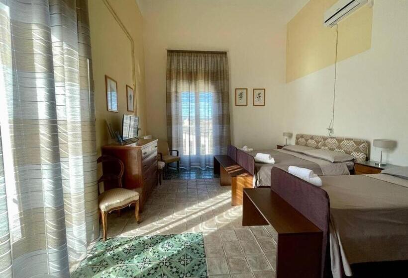 اتاق استاندارد سه نفره, Casa Di Chiara