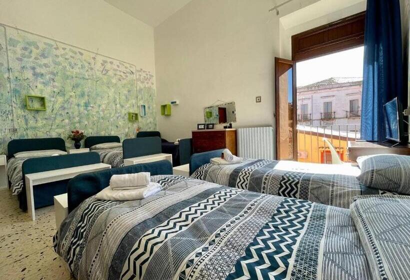 اتاق استاندارد چهار تخته, Casa Di Chiara