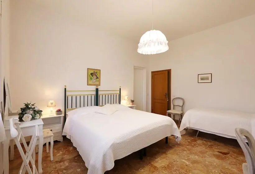 اتاق لوکس سه تخته, Villa Oliveta