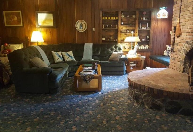 Люкс с Балконом, Whisperin' Pines Chalet