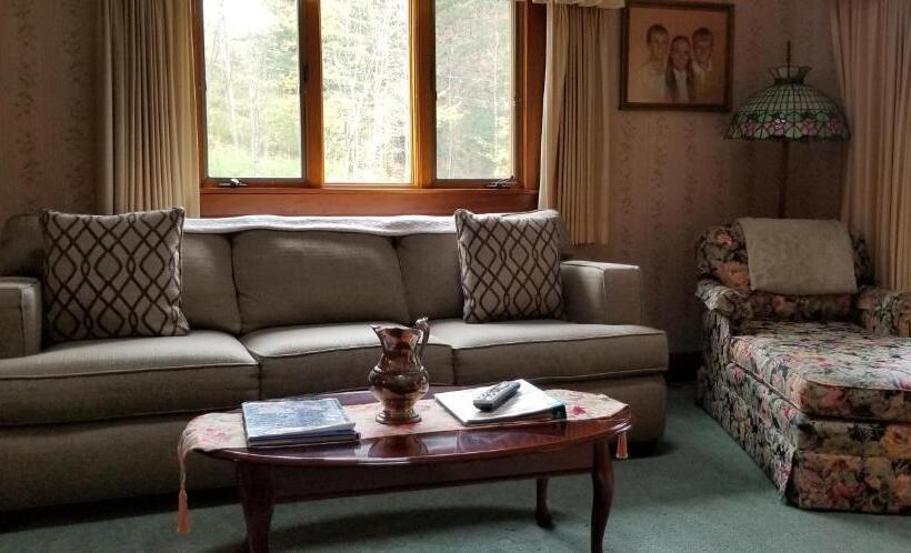 Люкс с Балконом, Whisperin' Pines Chalet