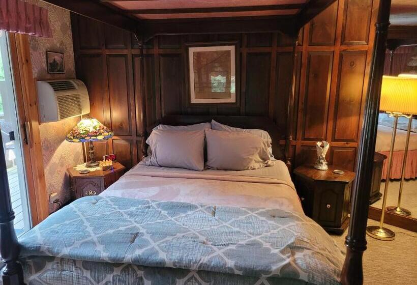 スイート, Whisperin' Pines Chalet