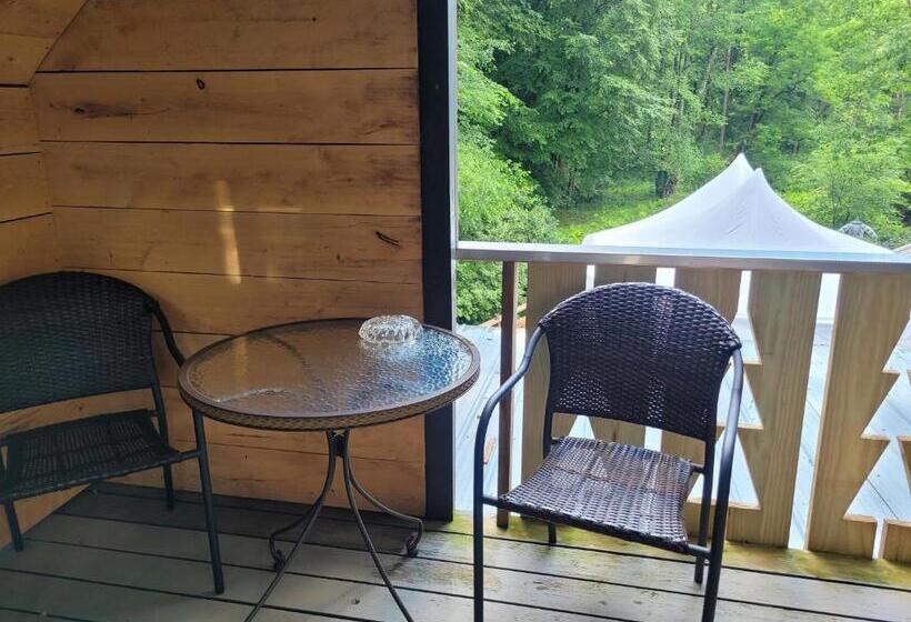 套房, Whisperin' Pines Chalet