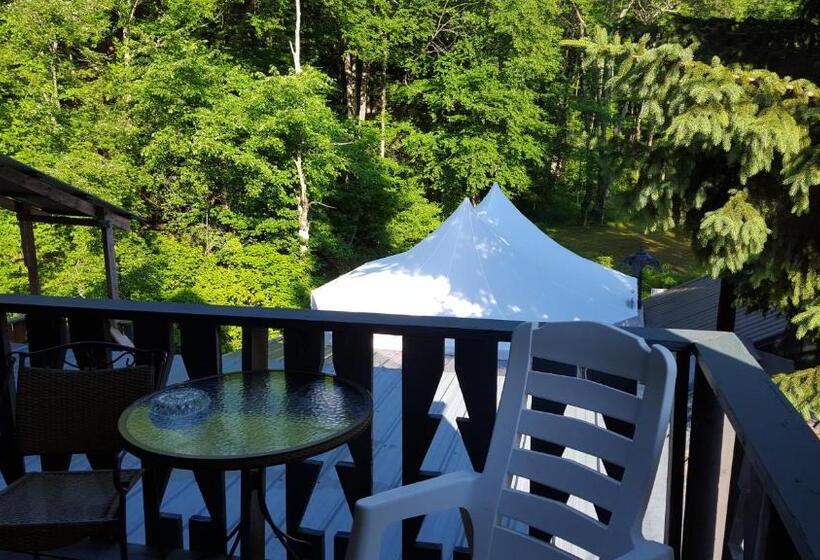 Люкс, Whisperin' Pines Chalet