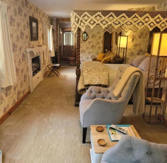 スイート, Whisperin' Pines Chalet