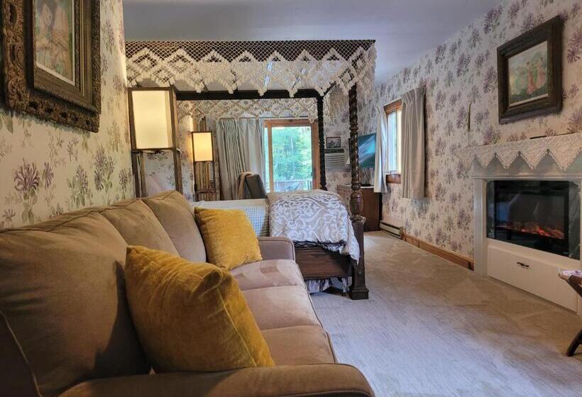 スイート, Whisperin' Pines Chalet