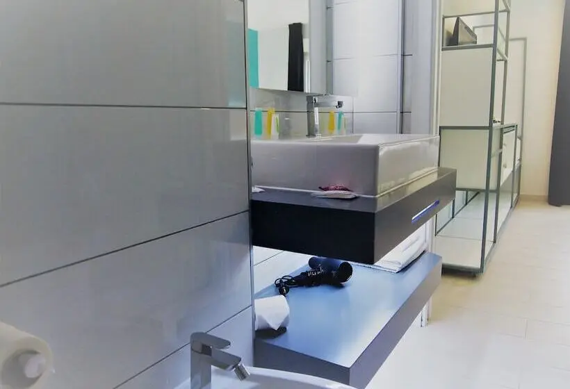 Standard-huone, Four Rooms