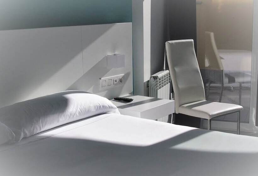 디럭스 룸, Four Rooms