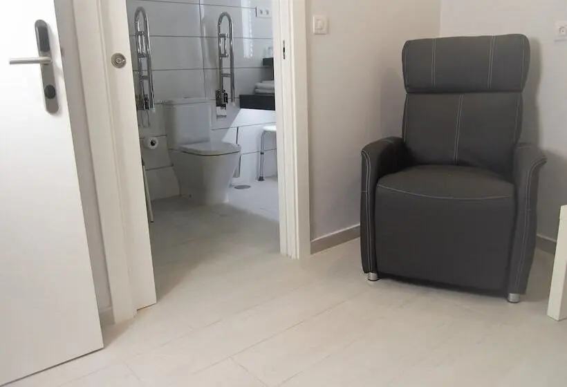 Standard Kolmen Hengen Huone, Four Rooms