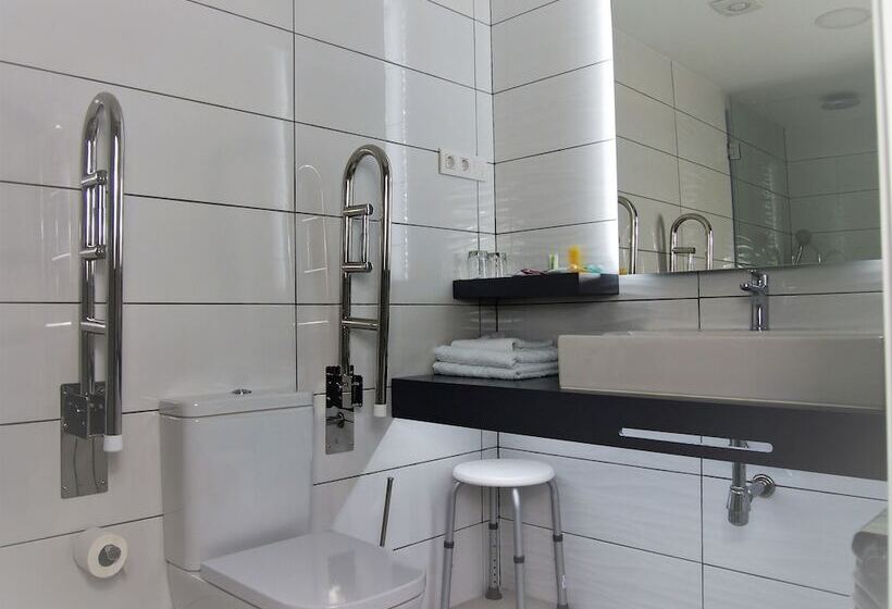 스탠다드 트리플 룸, Four Rooms