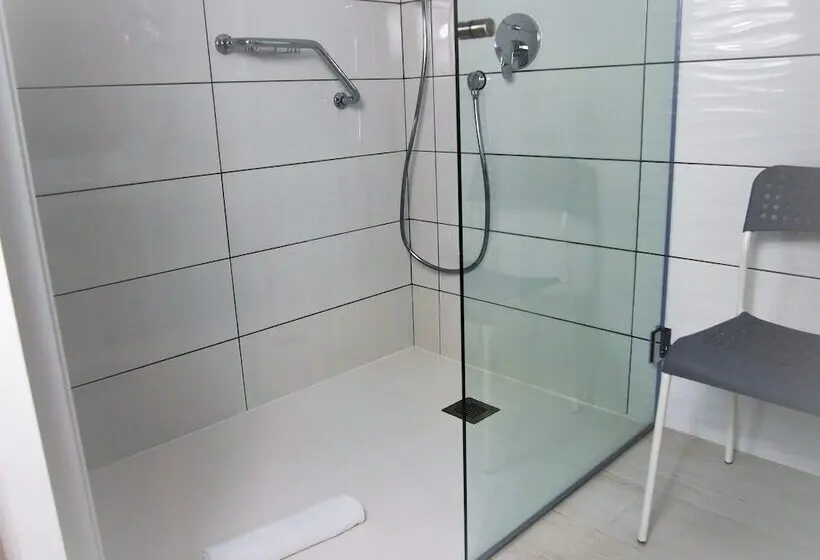 Standard Kolmen Hengen Huone, Four Rooms