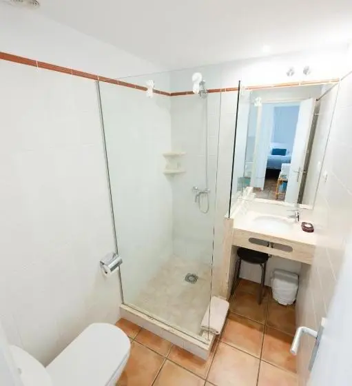 اتاق استاندارد چهار تخته, Hostal El Ranxo