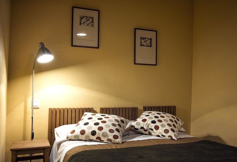 דירת שני חדרים, Lo Raconet De La Plaça