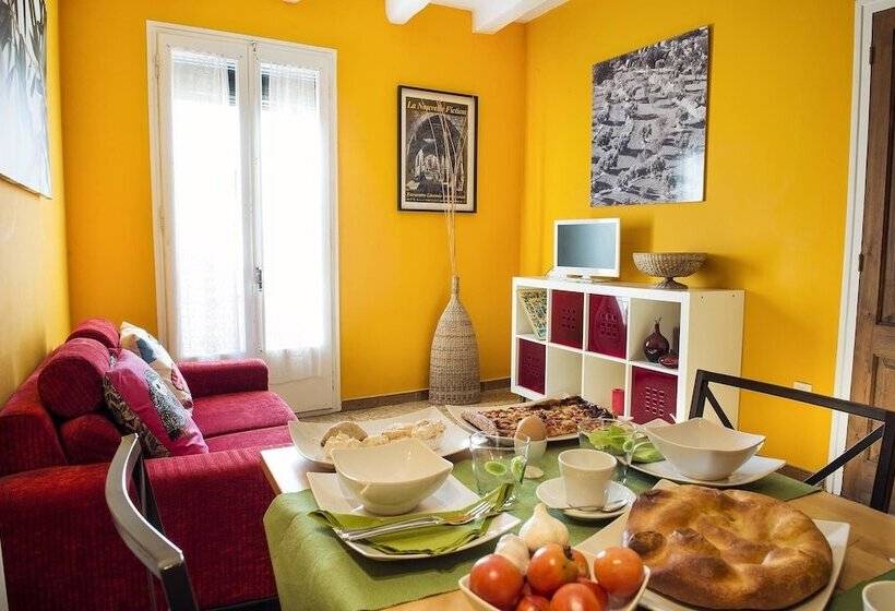 דירת שני חדרים, Lo Raconet De La Plaça