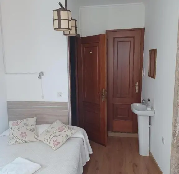 اتاق لوکس یک تخته, Hostal Forest