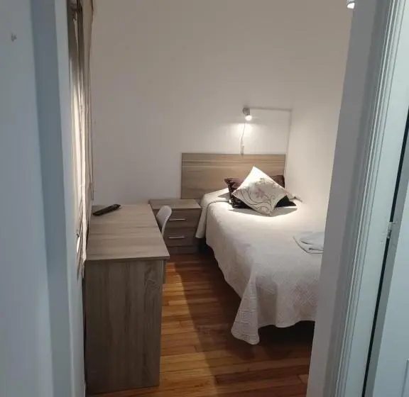 اتاق استاندارد یک نفره, Hostal Forest