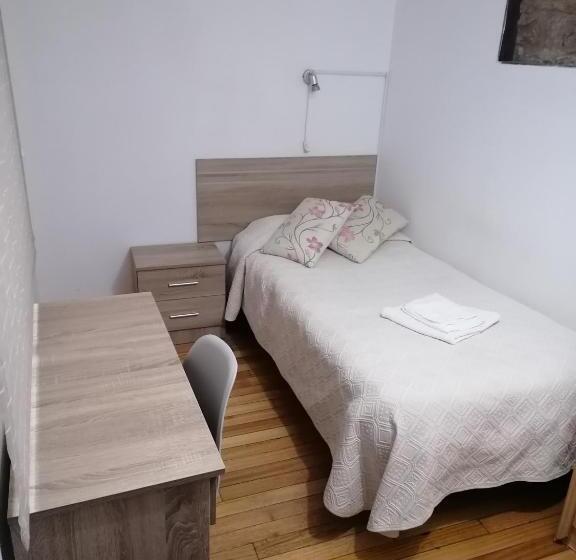 اتاق استاندارد یک نفره, Hostal Forest