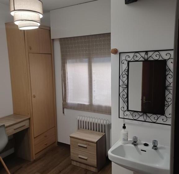 اتاق استاندارد یک نفره, Hostal Forest