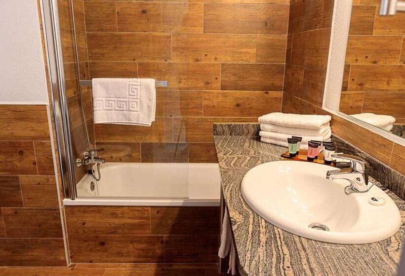 Номер Стандарт, Hostal La Guineu
