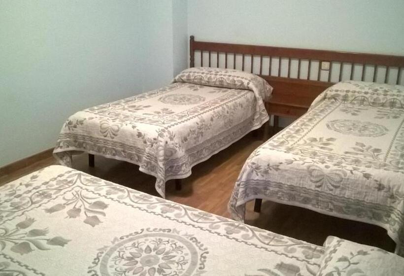 חדר סטנדרט לשלושה, Hostal Ec Leon