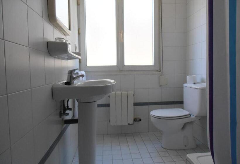 חדר סטנדרט לשלושה, Hostal Ec Leon