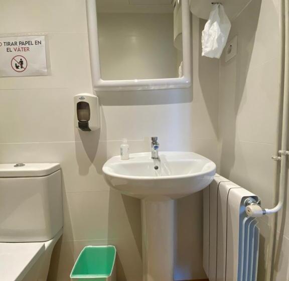 발코니가 있는 4인용 스탠다드 룸, Hostal Restaurant Casa Comaulis