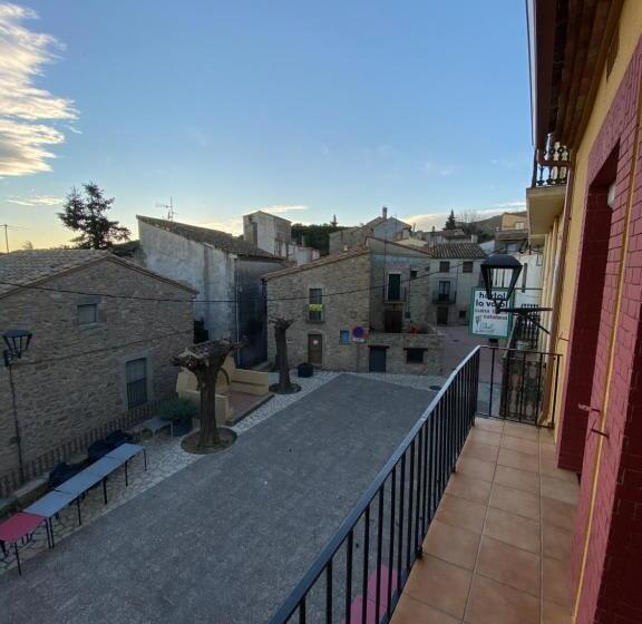 발코니가 있는 4인용 스탠다드 룸, Hostal Restaurant Casa Comaulis