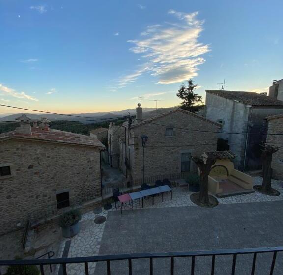 Четырехместный Номер Стандарт с Балконом, Hostal Restaurant Casa Comaulis