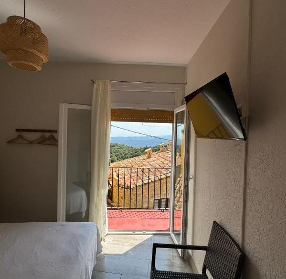 스탠다드 룸, Hostal Restaurant Casa Comaulis