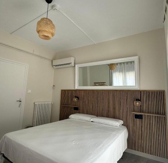 스탠다드 룸, Hostal Restaurant Casa Comaulis