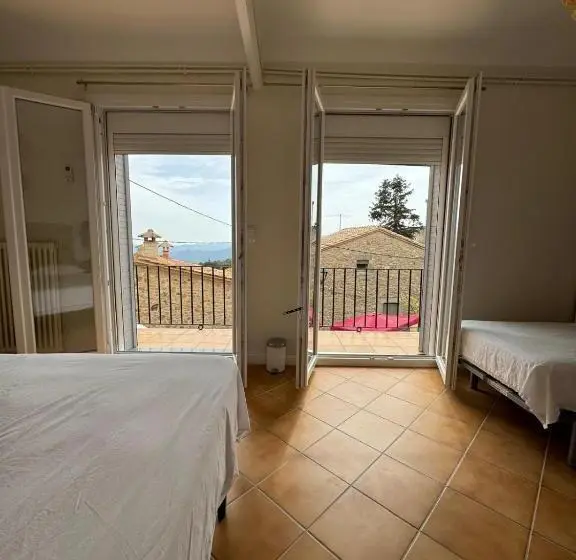 バルコニー付スタンダード4ベッドルーム, Hostal Restaurant Casa Comaulis