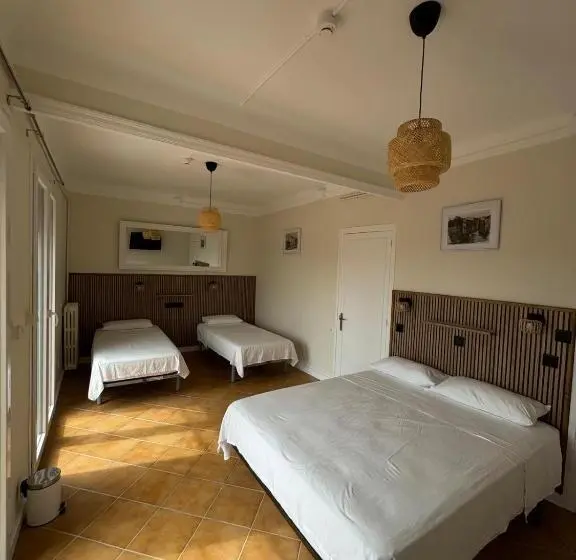 バルコニー付スタンダード4ベッドルーム, Hostal Restaurant Casa Comaulis