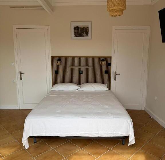 발코니가 있는 4인용 스탠다드 룸, Hostal Restaurant Casa Comaulis