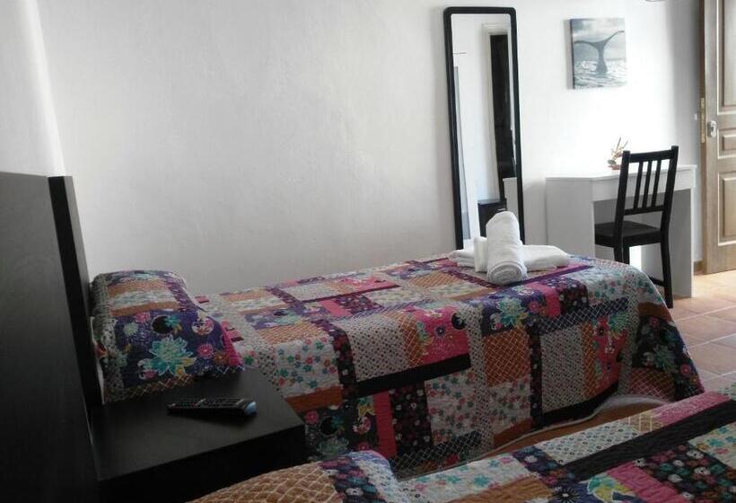 اتاق ساده سه نفره, Parrilla Venta El Andaluz