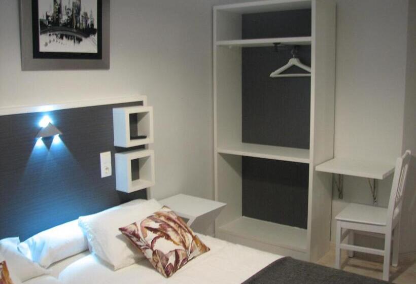 اتاق استاندارد با سرویس بهداشتی مشترک, Hostal Meson Do Loyo