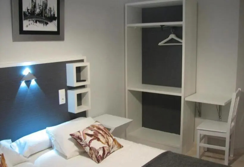 اتاق استاندارد با سرویس بهداشتی مشترک, Hostal Meson Do Loyo