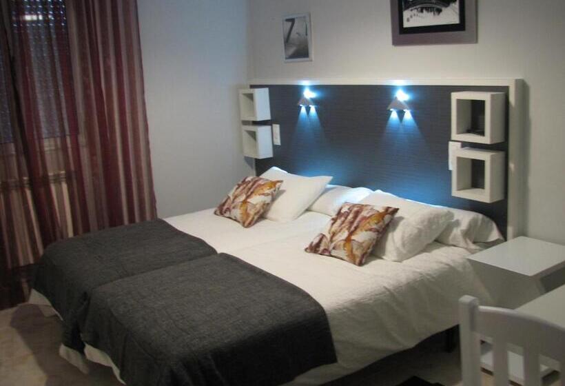 اتاق استاندارد با سرویس بهداشتی مشترک, Hostal Meson Do Loyo