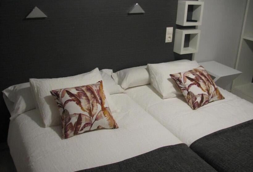 اتاق استاندارد با سرویس بهداشتی مشترک, Hostal Meson Do Loyo