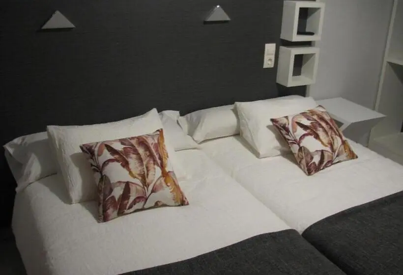 اتاق استاندارد با سرویس بهداشتی مشترک, Hostal Meson Do Loyo