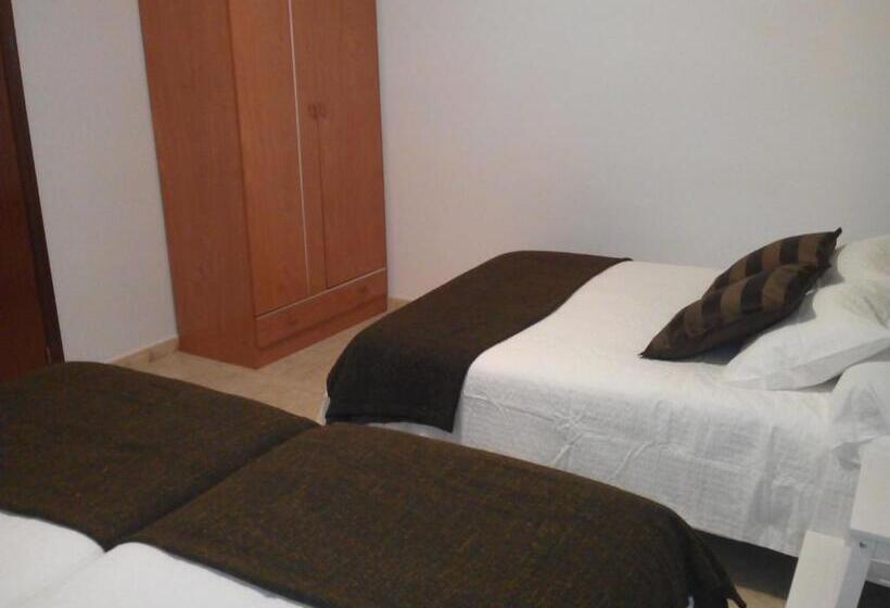 اتاق خانوادگی با سرویس بهداشتی مشترک, Hostal Meson Do Loyo