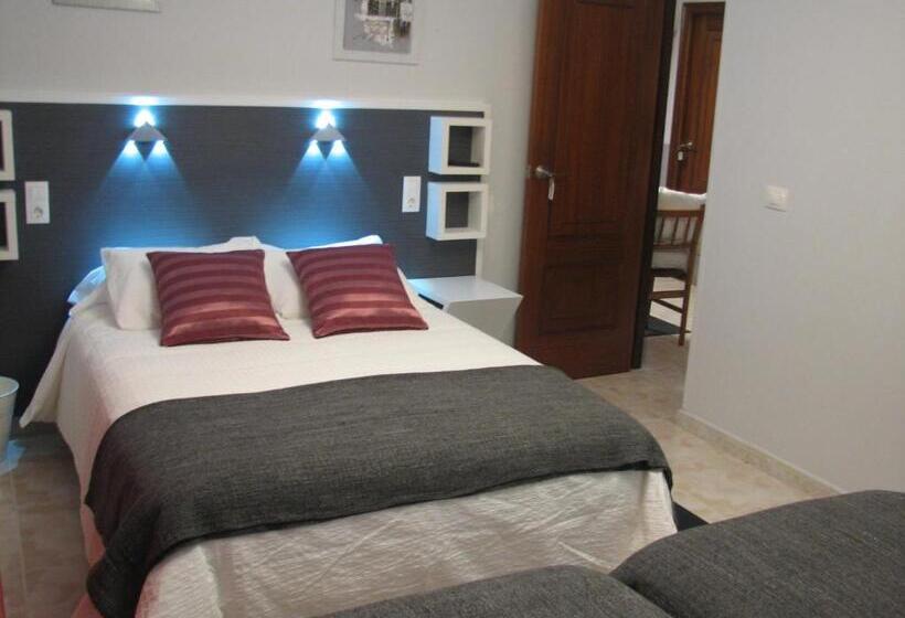 اتاق خانوادگی با سرویس بهداشتی مشترک, Hostal Meson Do Loyo