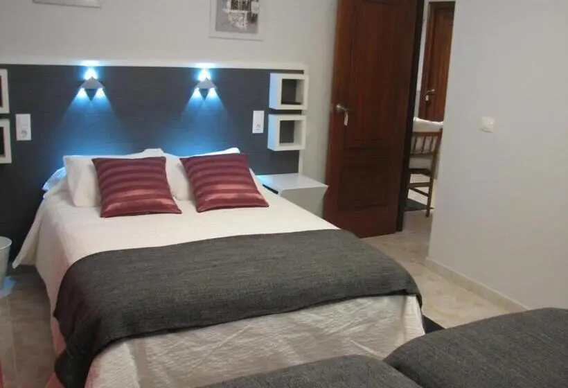 اتاق خانوادگی با سرویس بهداشتی مشترک, Hostal Meson Do Loyo